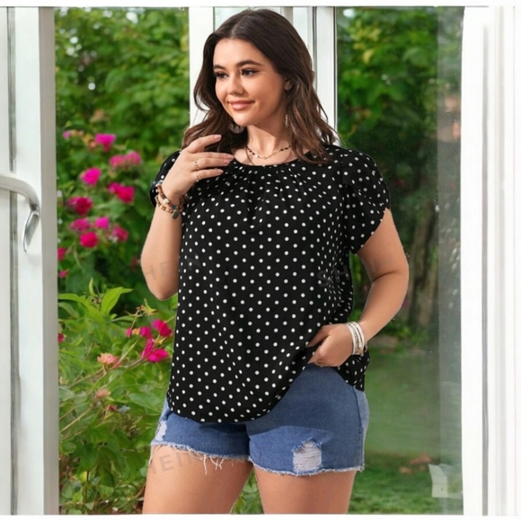 EMERY ROSE Plus Guipure Lace Insert Tee 4X - Picture 4 of 12